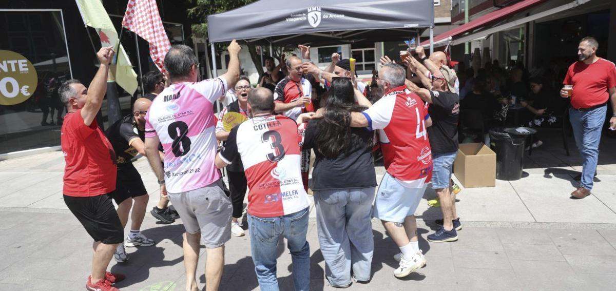 La peña Escuadra Arlequinada celebra el fin de fiesta a una campaña histórica | NOÉ PARGA