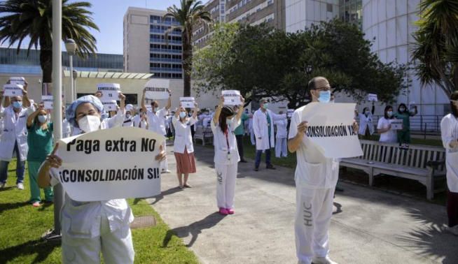 Los sanitarios se movilizan en los hospitales.