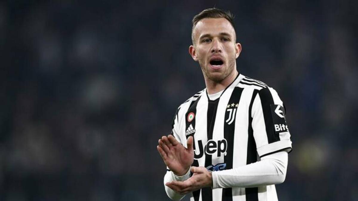 Arthur Melo, aplaudiendo durante un partido de la Juve