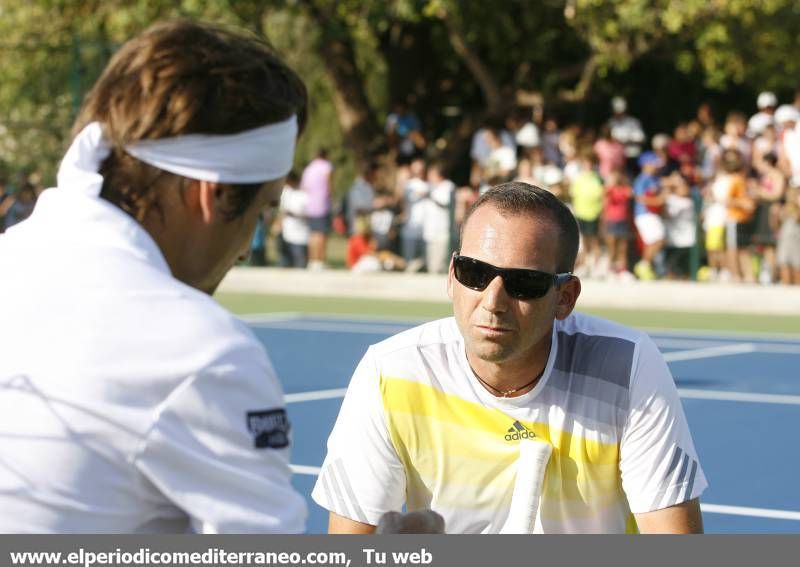 GALERÍA DE FOTOS- Bautista desata la locura peloteando con Ferrer en La Coma