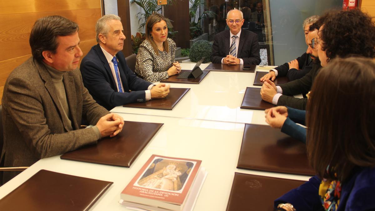 Un momento de la reunión de la delegada de Justicia y el Colegio de Abogados de Lucena.