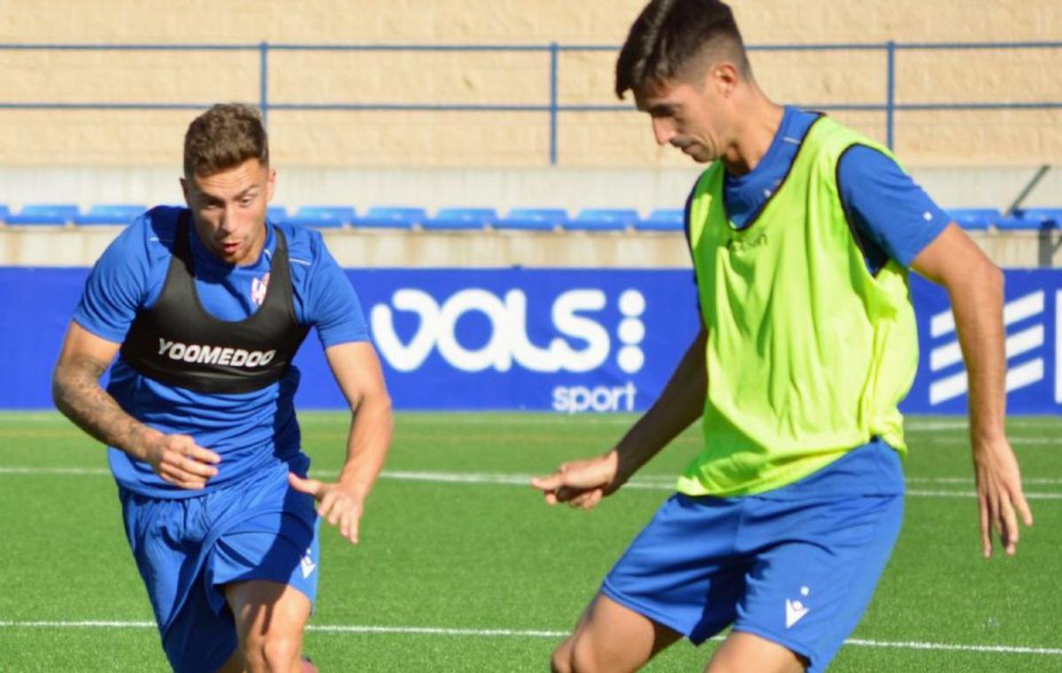 Jugadores del conjunto veleño, durante un entrenamiento. | VÉLEZ CF