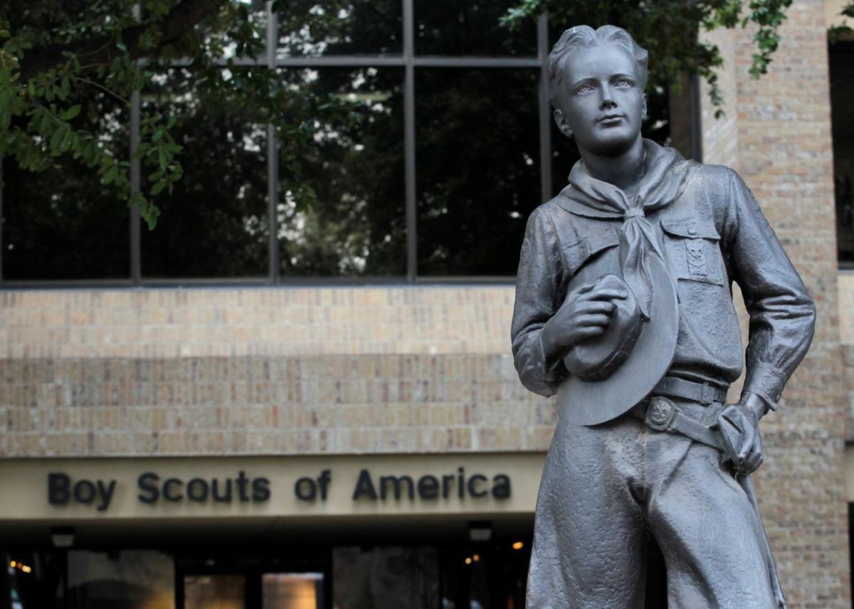 FILE PHOTO: The statue of a scout stands in the entrance to the Boy Scouts of America headquarters in Irving, Texas, February 5, 2013.   REUTERS/Tim Sharp/File Photo