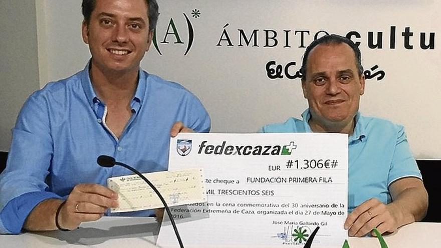 Fedexcaza dona 1.300 euros a la Fundación Primera Fila