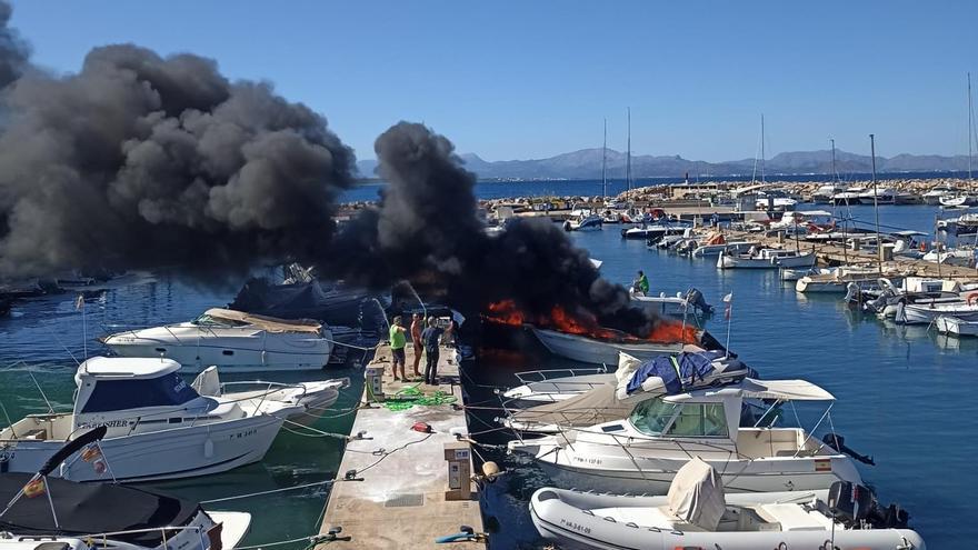 Un herido en un incendio que destruyó dos naves en la Colonia de Sant Pere