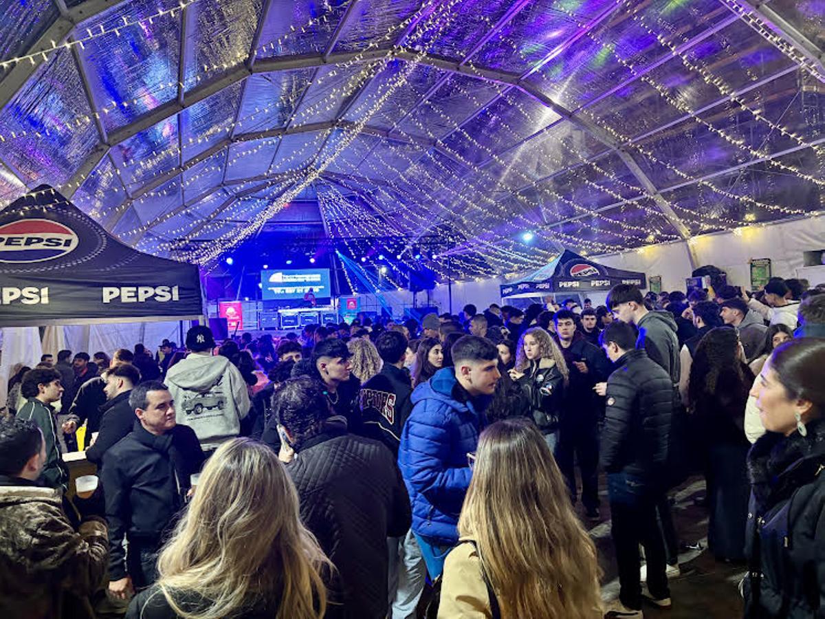 La carpa iglú, en la madrugada del viernes al sábado.