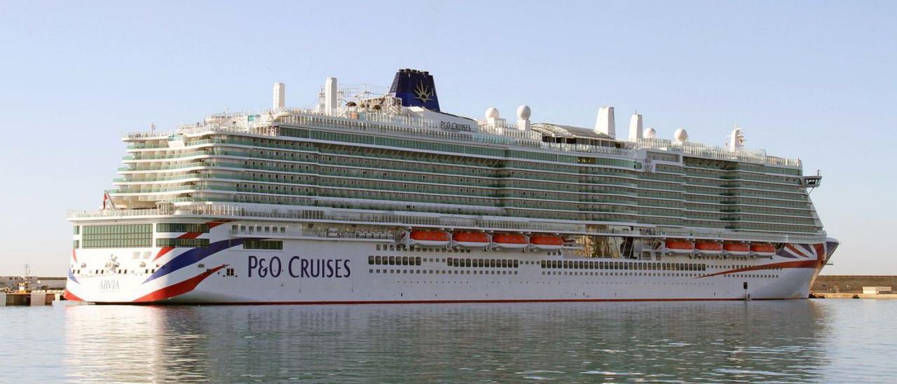 El crucero ayer viernes en el puerto de Palma.  | MANUEL R.AGUILERA