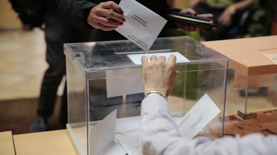 Las listas de los candidatos a las elecciones en Alzira.