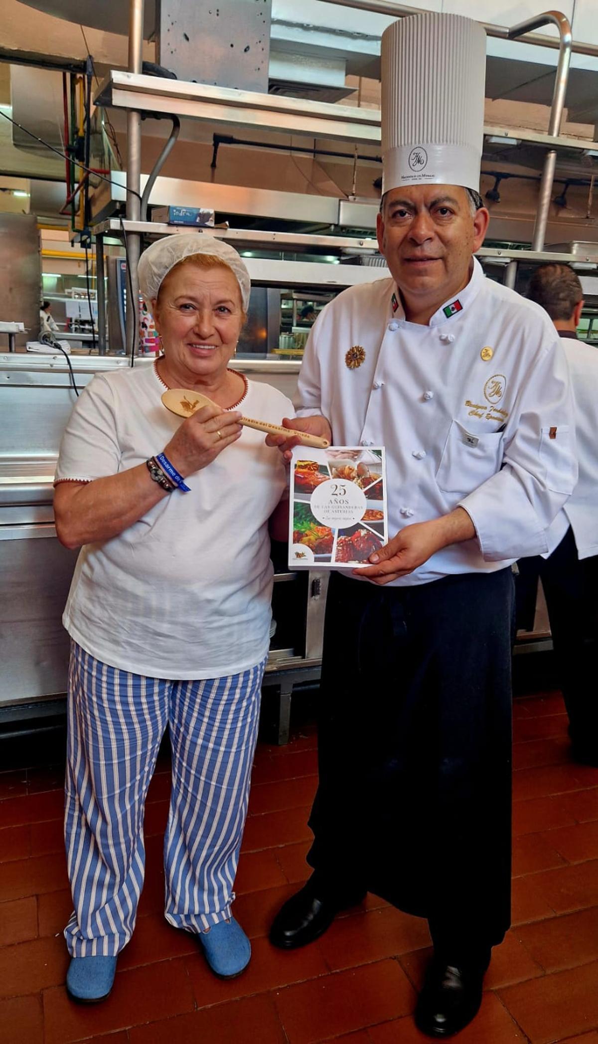 La guisandera Mary Fernández con el chef de la Hacienda de los Morales, Benigno Fernández.
