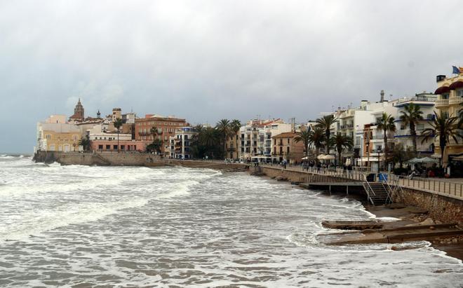 La playa de Sant Sebastià, en Sitges.