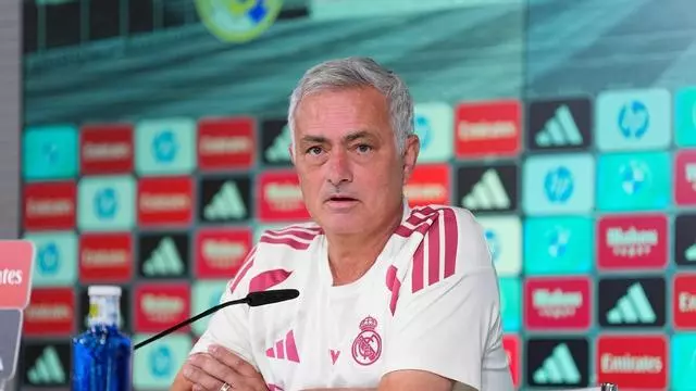 Mourinho: "La gente le tira piedras a Vinícius porque es un árbol cargado de frutos. El mejor Vinícius va a llegar"