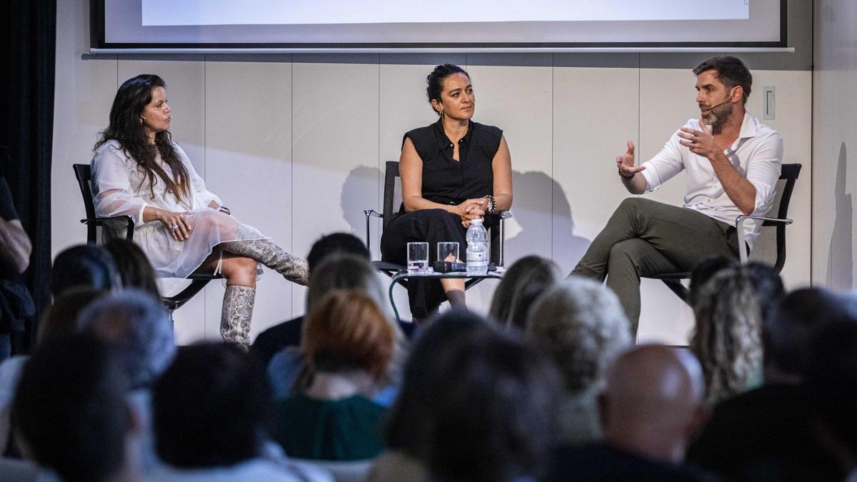 Intervención del periodista José Yélamo en el encuentro en la Fundación Cajasol de Cádiz.