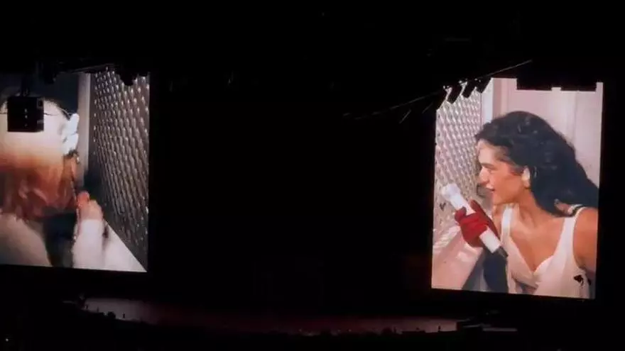 Rojuu en el confesionario de Rosalía