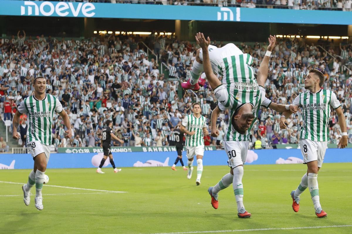 Jacobo González celebra un gol de este curso con el Córdoba CF.