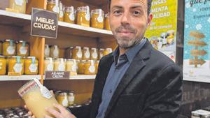 Adrián Martínez Primo, CEO de Primo Mendoza S.L., en una de sus tiendas
