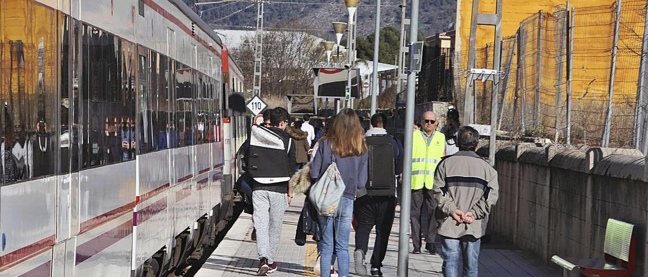 Las Cercanías l’Alcúdia-Moixent estuvieron 9 años sin servicio y se recuperaron en 2019. | PERALES IBORRA