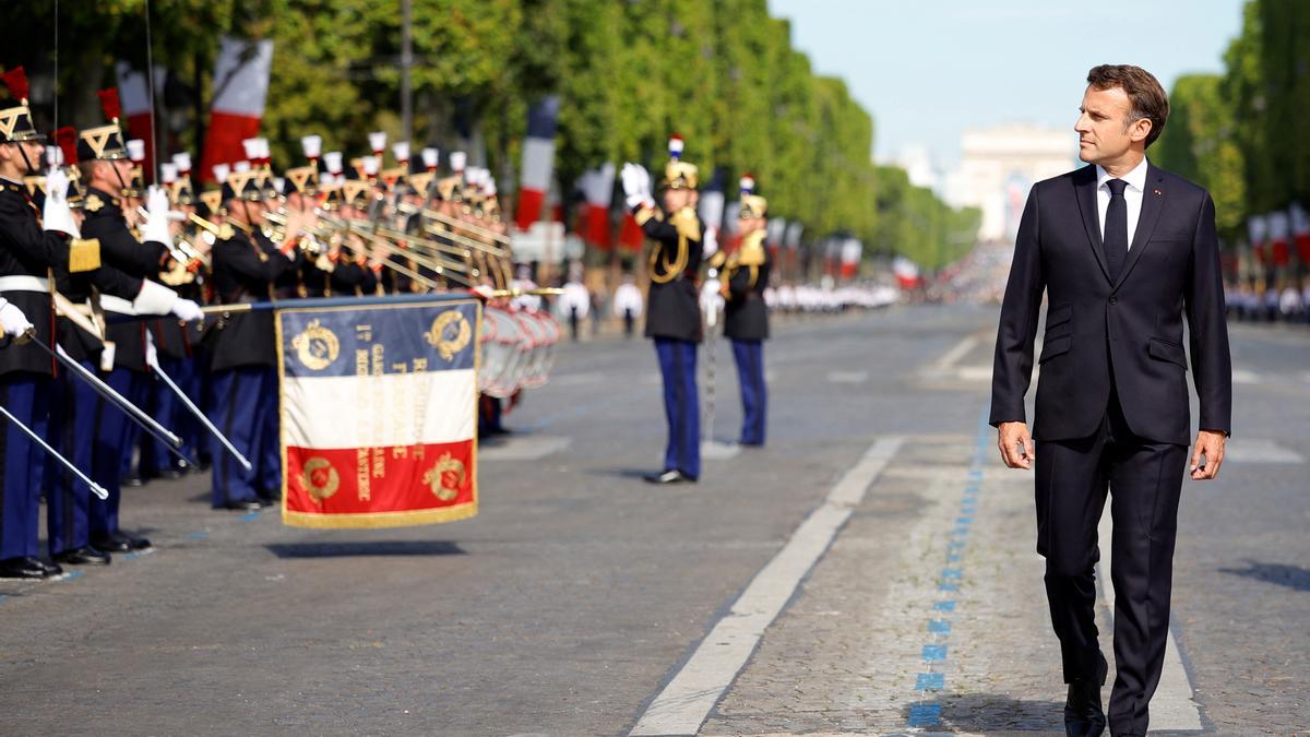 Macron preside el tradicional desfile militar en París marcado por Ucrania.