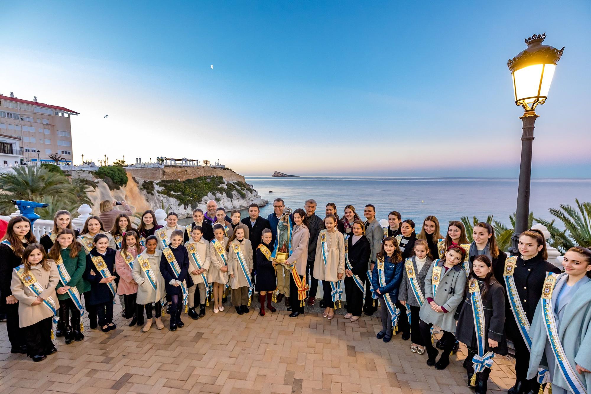 Devoción en Benidorm en la procesión de L'Alba