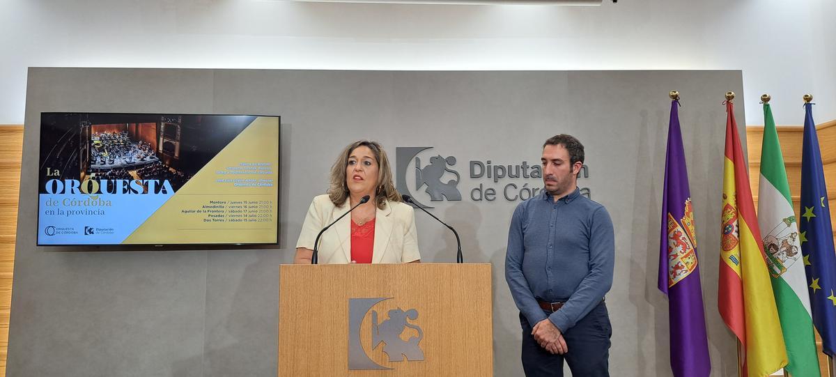 La deresponsable de Cultura de la Diputación, Salud Navajas y el gerente de la Orquesta, Daniel Broncano, presentan la iniciatica