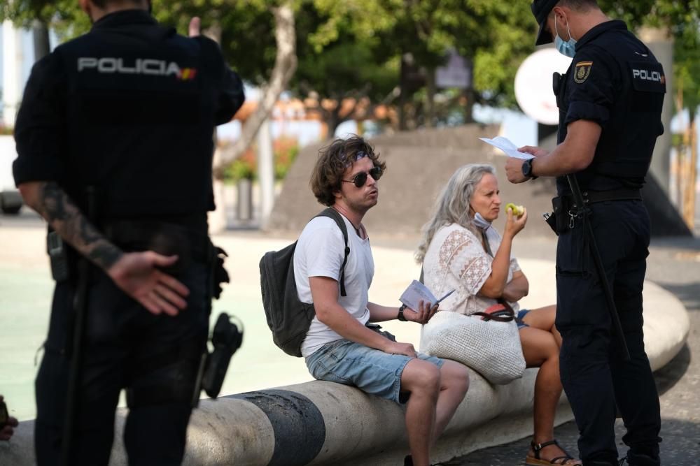 La Policía Nacional identificó a varias personas que no respetaban las medidas de seguridad.