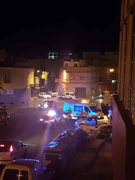 Aparatoso vuelco de un vehículo en la antigua carretera de Melenara