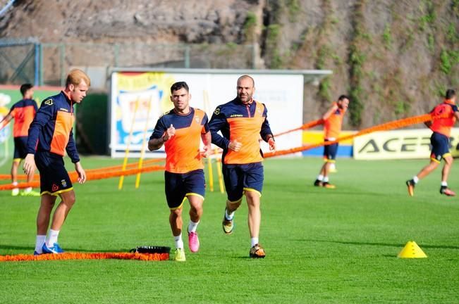 Entrenamiento de la UD Las Palmas en Barranco ...