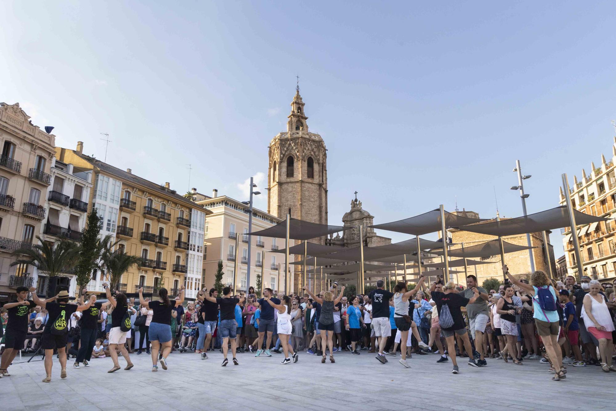 Jotas para estrenar la nueva Plaza de la Reina