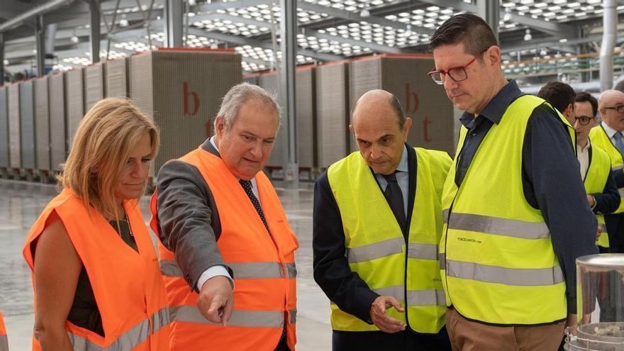 Der Präsident der Fliesenhersteller warnt den Industrieminister: "Wenn wir nicht wettbewerbsfähig sind, gibt es keine Zukunft"