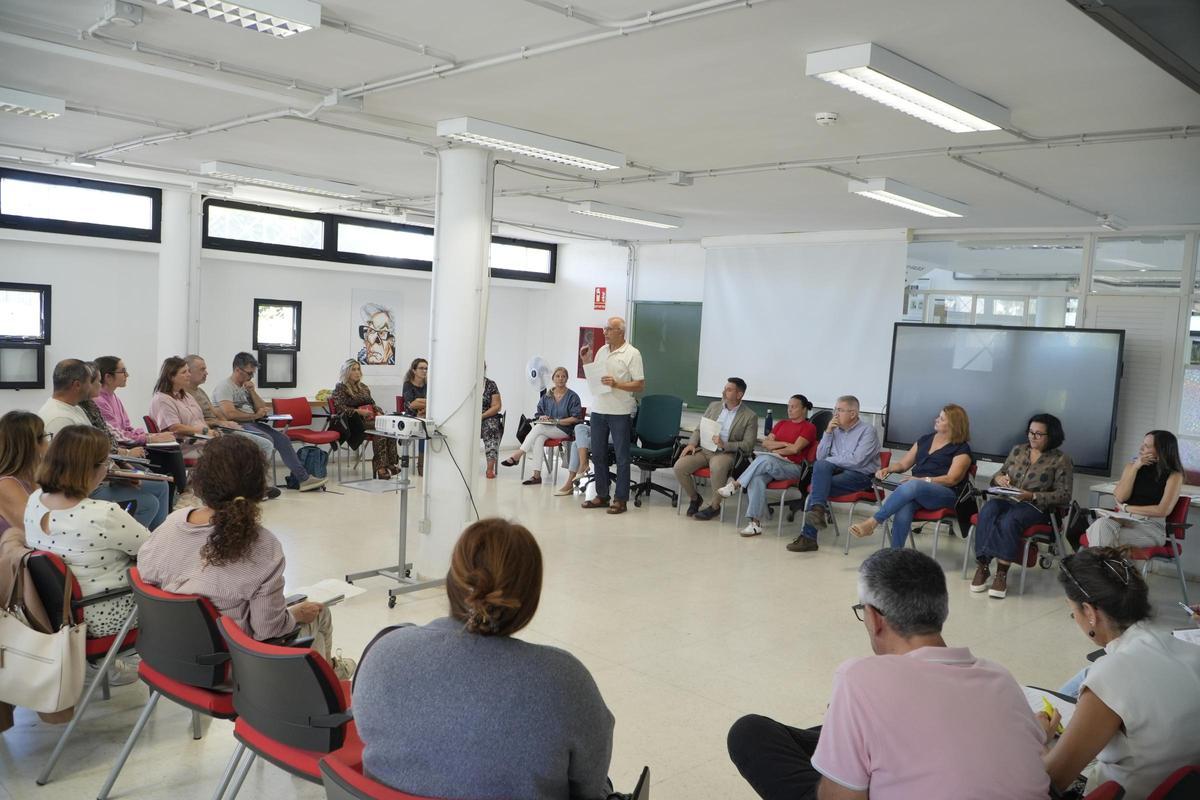 Reunión entre miembros del Ayuntamiento de San Bartolomé de Tirajana y el Consejo Escolar.