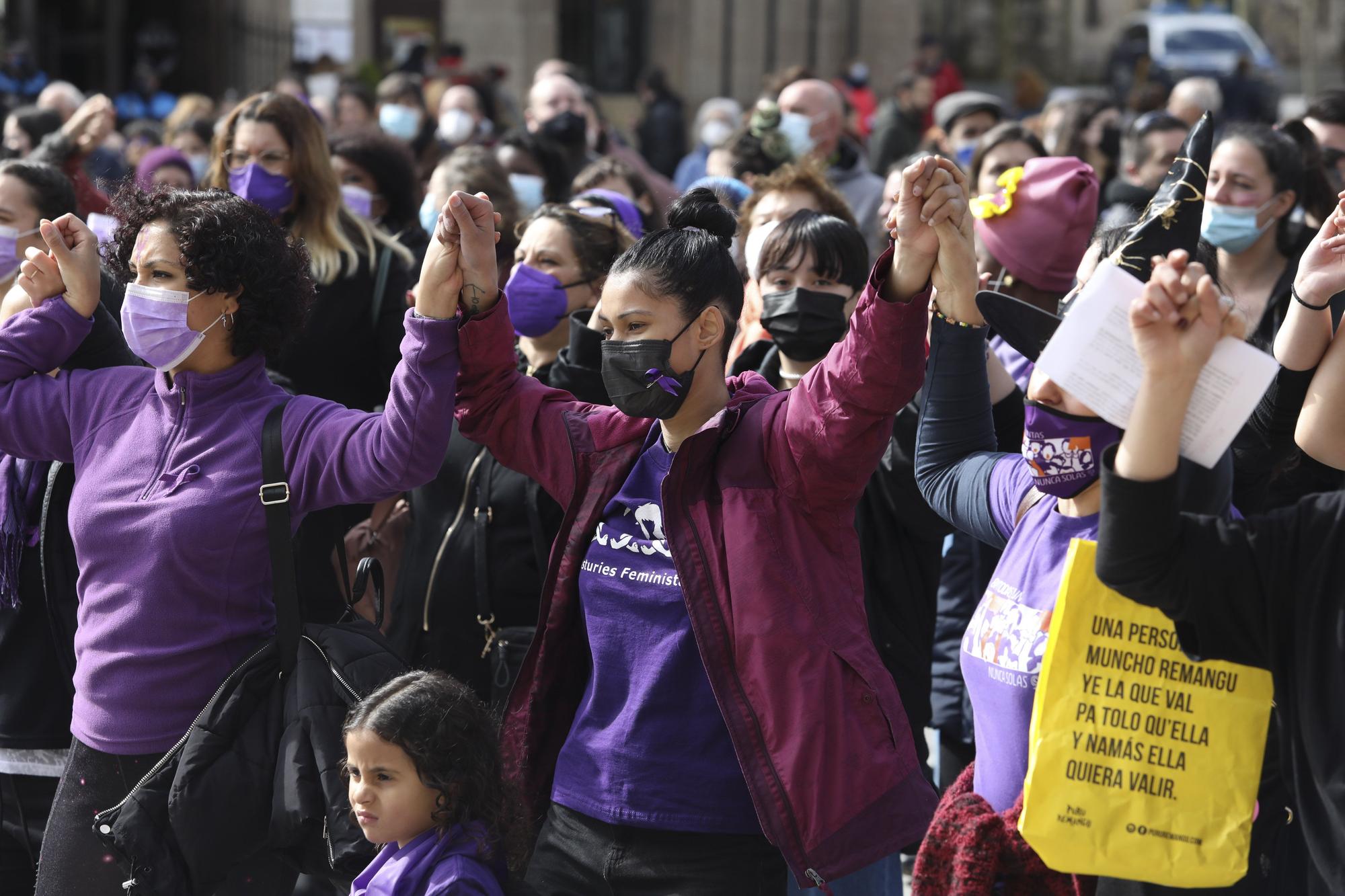 EN IMÁGENES: Así se vivió el Día de la Mujer (8M) en Avilés