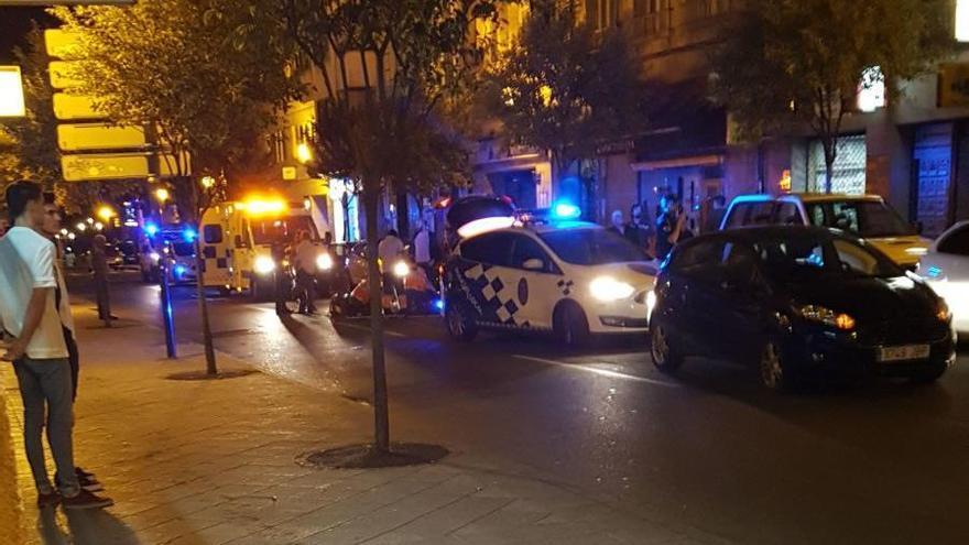 Policía y ambulancia, ayer en el lugar de los hechos. //FdV