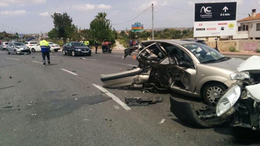 Dos heridos en un choque múltiple en la Plaza de los Cubos