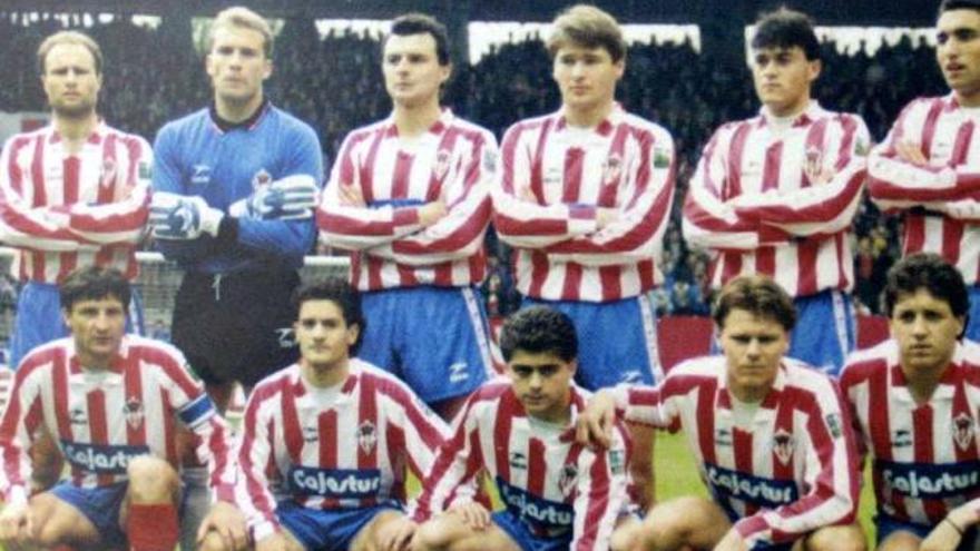 Una alineación del Sporting de la temporada 1990-1991, la última vez que jugó la UEFA. De izquierda a derecha y de arriba abajo: Luis Sierra, Diego, Oscar, Luhovy, Luis Enrique, Abelardo, Tati, Manjarín, Arturo, Nilsson y Juan Carlos.