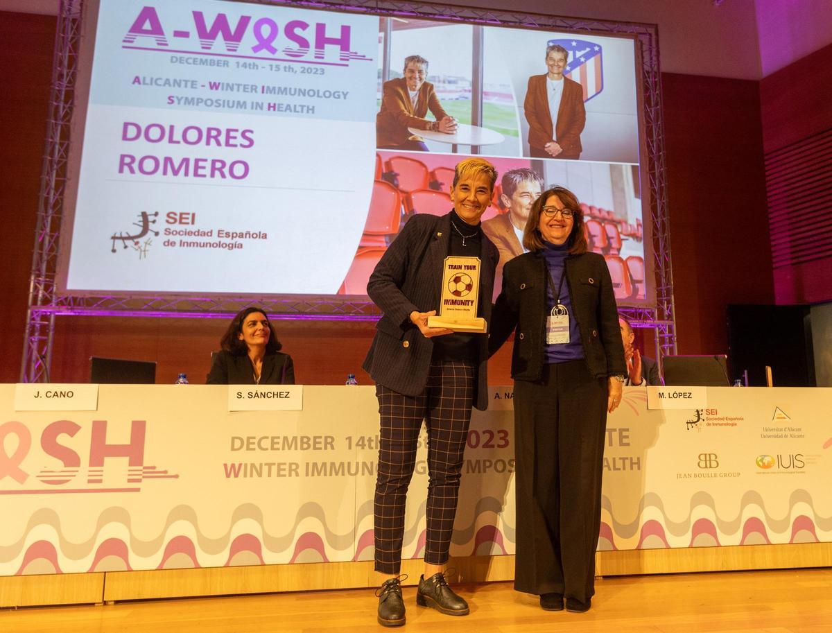 Jenni Hermoso recibe el premio "Entrena tu inmunidad" en Alicante