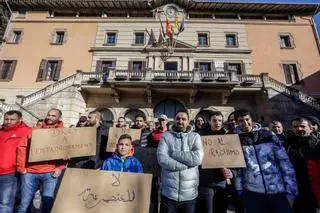 Protesta en Ripoll para exigir el derecho al padrón: "Todos somos ripolleses"