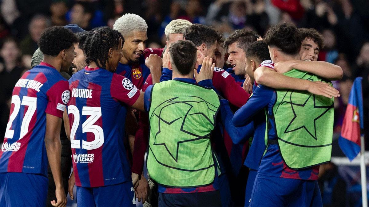 Los jugadores del Barça celebran el tercer gol ante el Nápoles