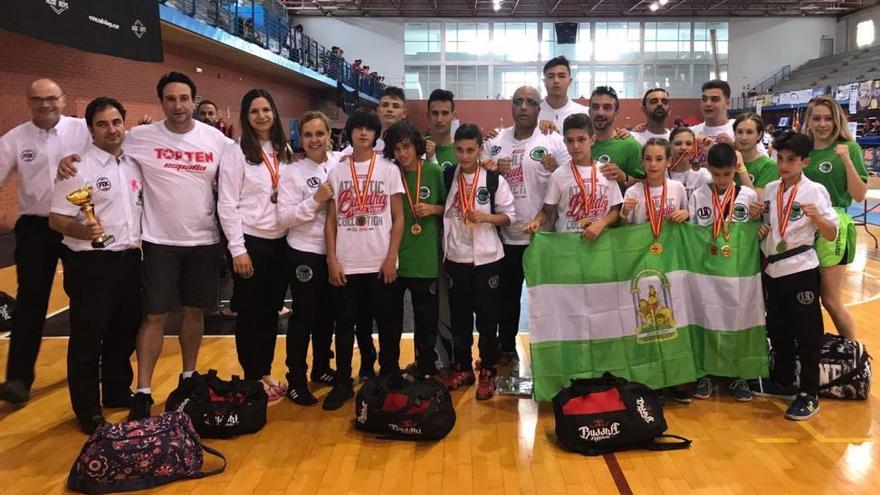 Catorce deportistas cordobeses logran medallas en el Nacional de kick boxing