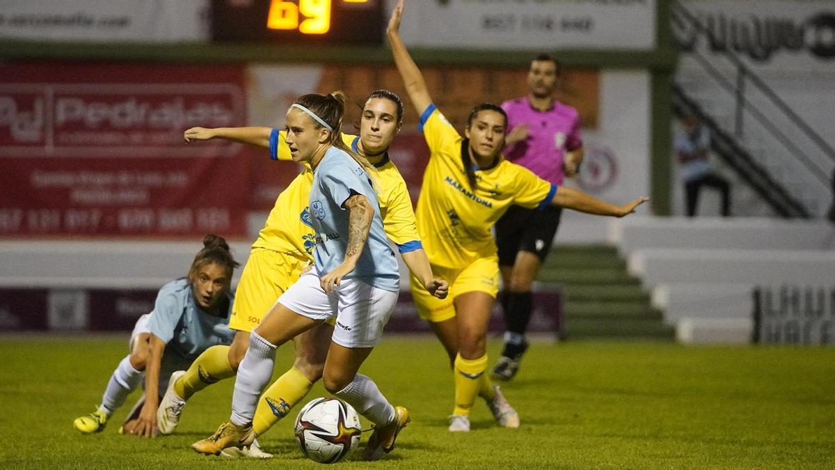 Natalia Montilla, en un partido de pretemporada con el Pozoalbense.