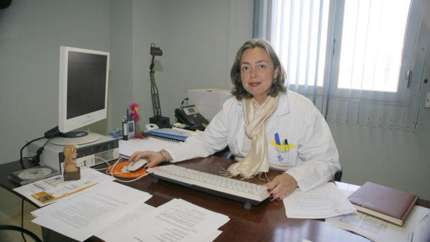 La directora de Continuidad de Procesos del Rosell, Carmen Santiago, en su despacho del centro sanitario