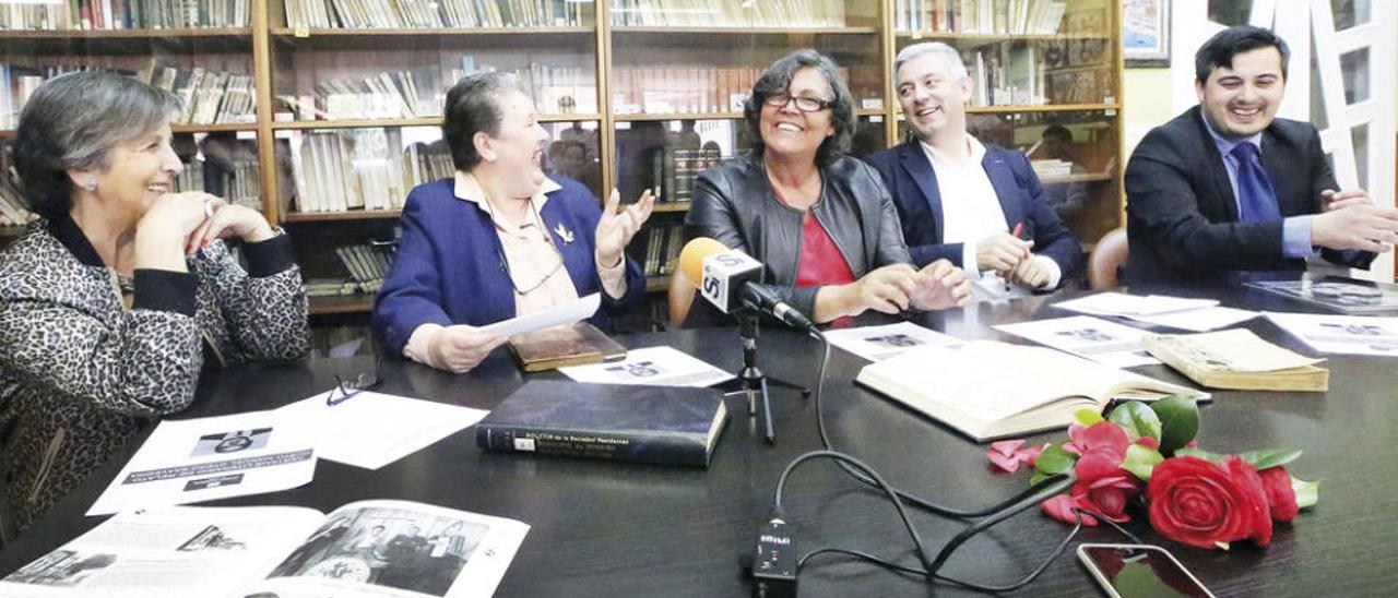 Eva García de la Torre, en el centro. // D.P.