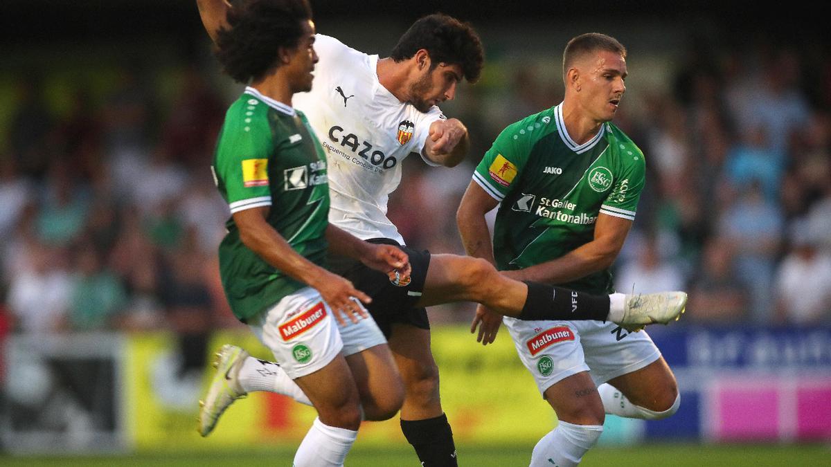 Guedes lleva tres goles en dos partidos de pretemporada