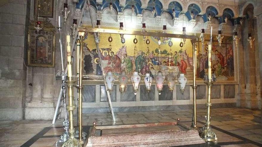 Cristo por fin descansa en paz en el Santo Sepulcro