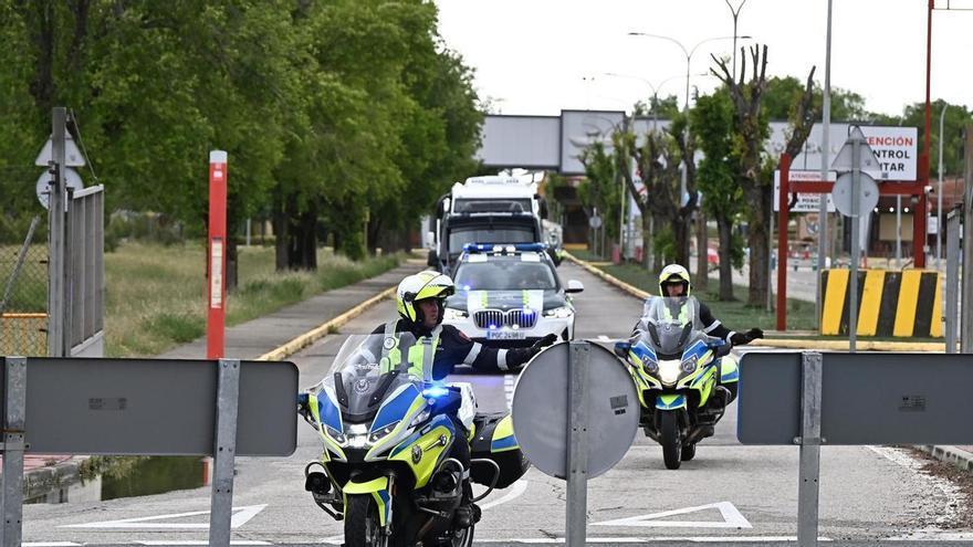 Los 14 pasajeros españoles llegan al Hospital Gómez Ulla de Madrid para hacer la cuarentena