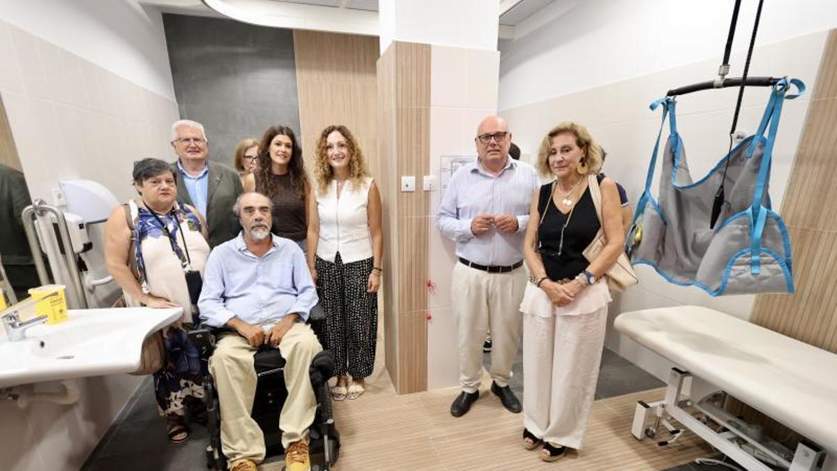 Son camillas de masaje": la asociación de cambiadores inclusivos pide al Ayuntamiento de Murcia que cambie el nombre de estos espacios