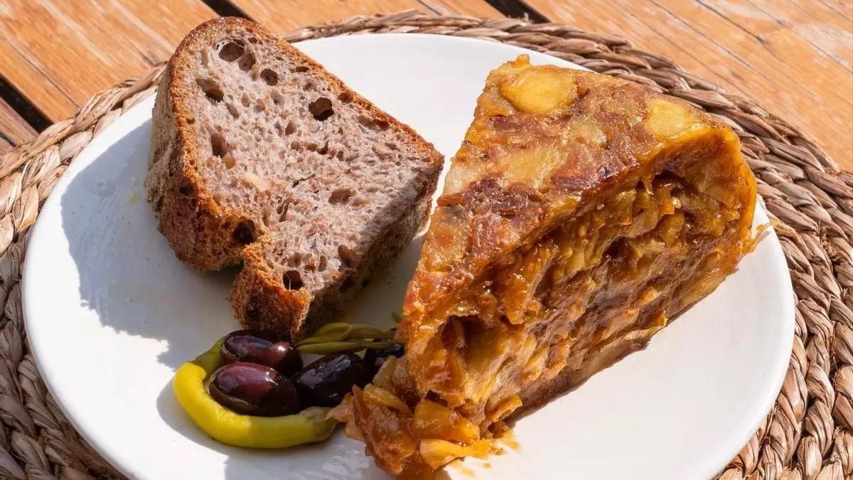 Kult-Tapa-Tortilla-de-Patatas-auf-Mallorca-Die-besten-Geheimtipps-und-Klassiker-in-Palma