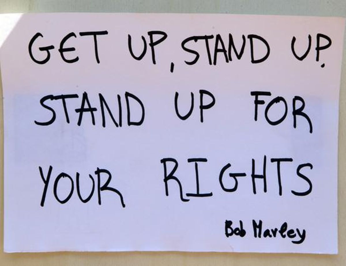 Un cartell amb una frase de Bob Marley en l’acampada dels indignats a la plaça Catalunya el 19 de maig de 2011.