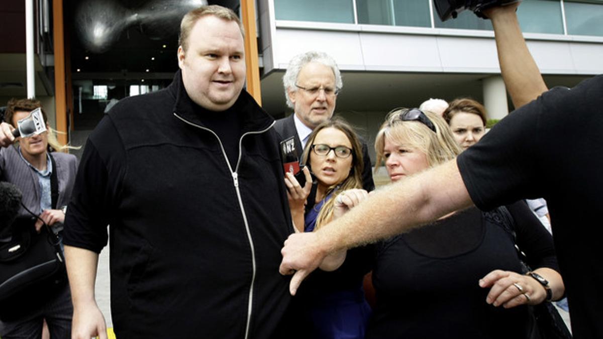 Kim Dotcom, a su salida de la prisión, en Auckland, Nueva Zelanda.