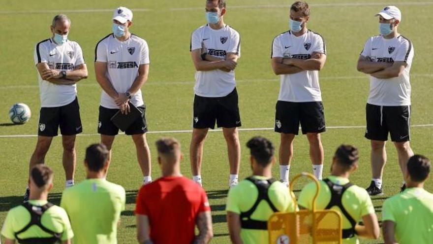 El staff malaguista durante un entrenamiento