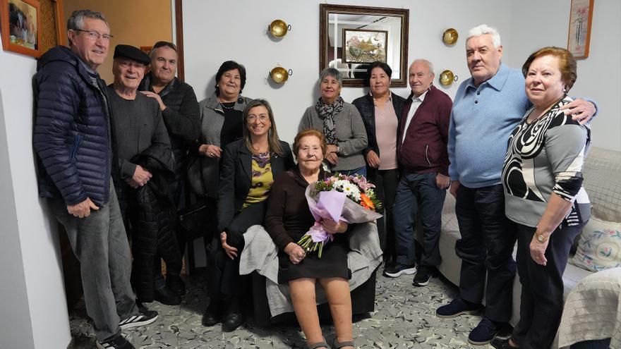 L’Ajuntament de Girona felicita la veïna Angustias Gómez pels seus cent anys