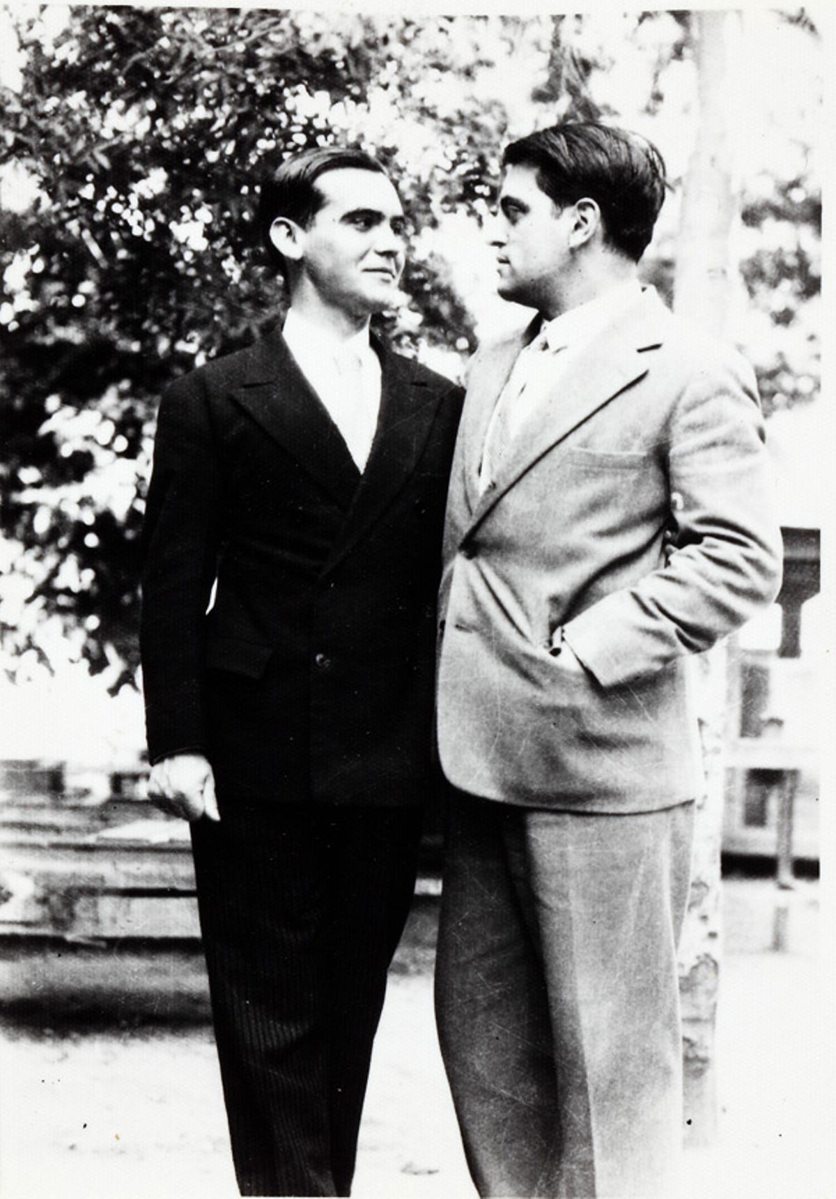 Lorca y Buñuel, fotografiados en la Residencia en 1922.